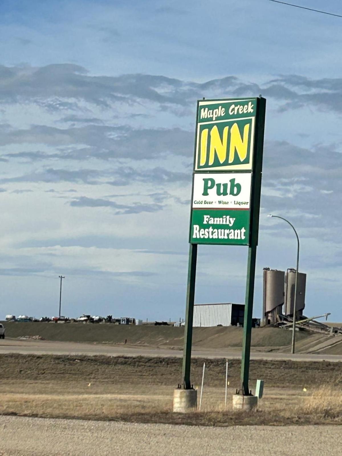 Maple Creek Motor Inn 外观 照片