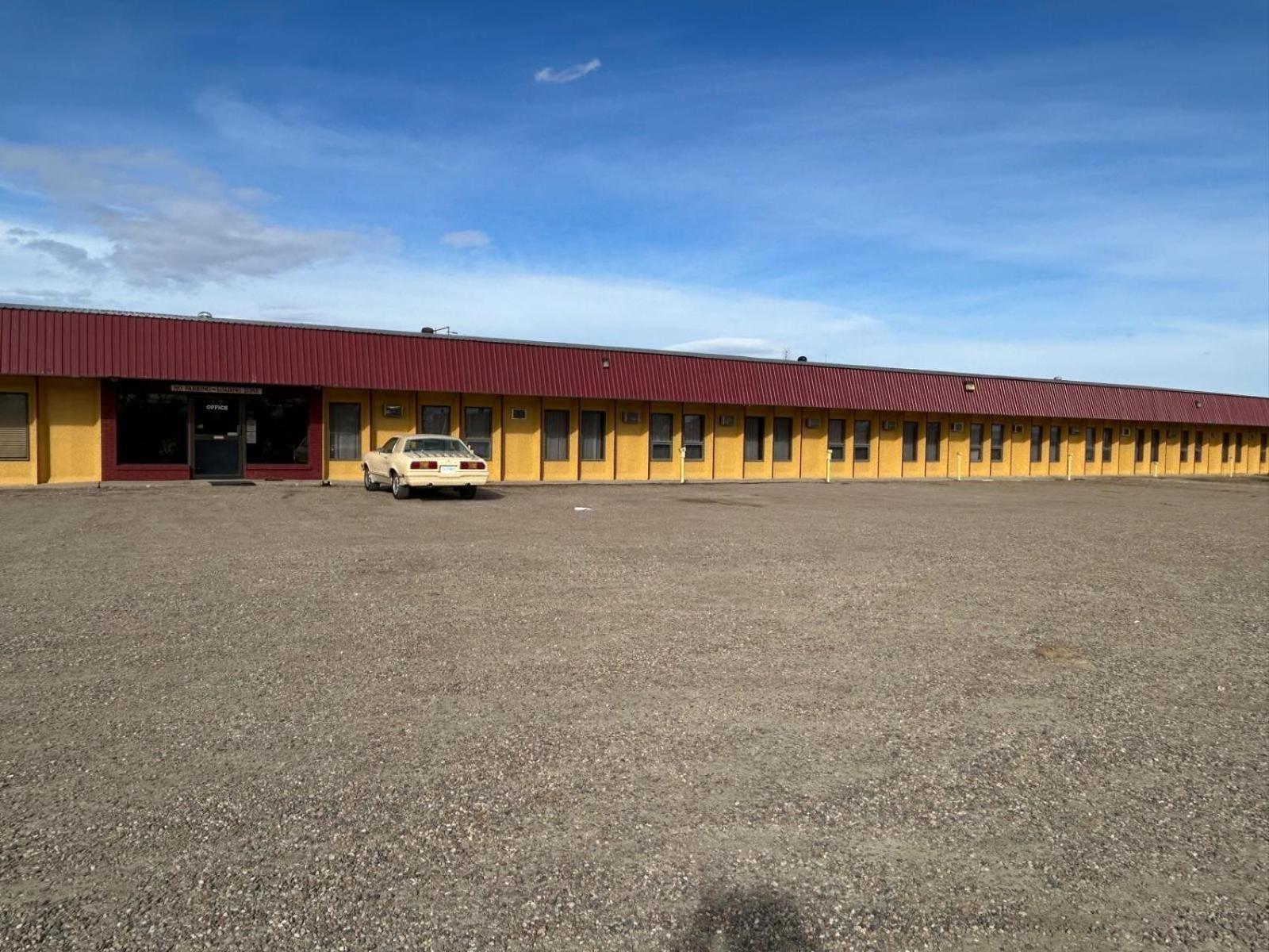 Maple Creek Motor Inn 外观 照片