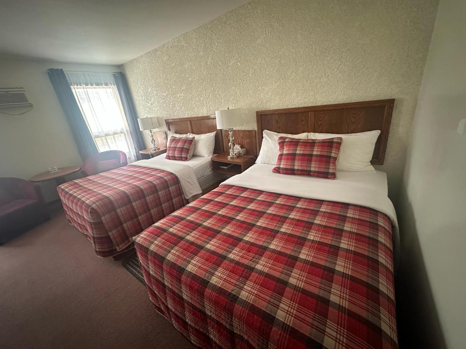 Maple Creek Motor Inn 外观 照片