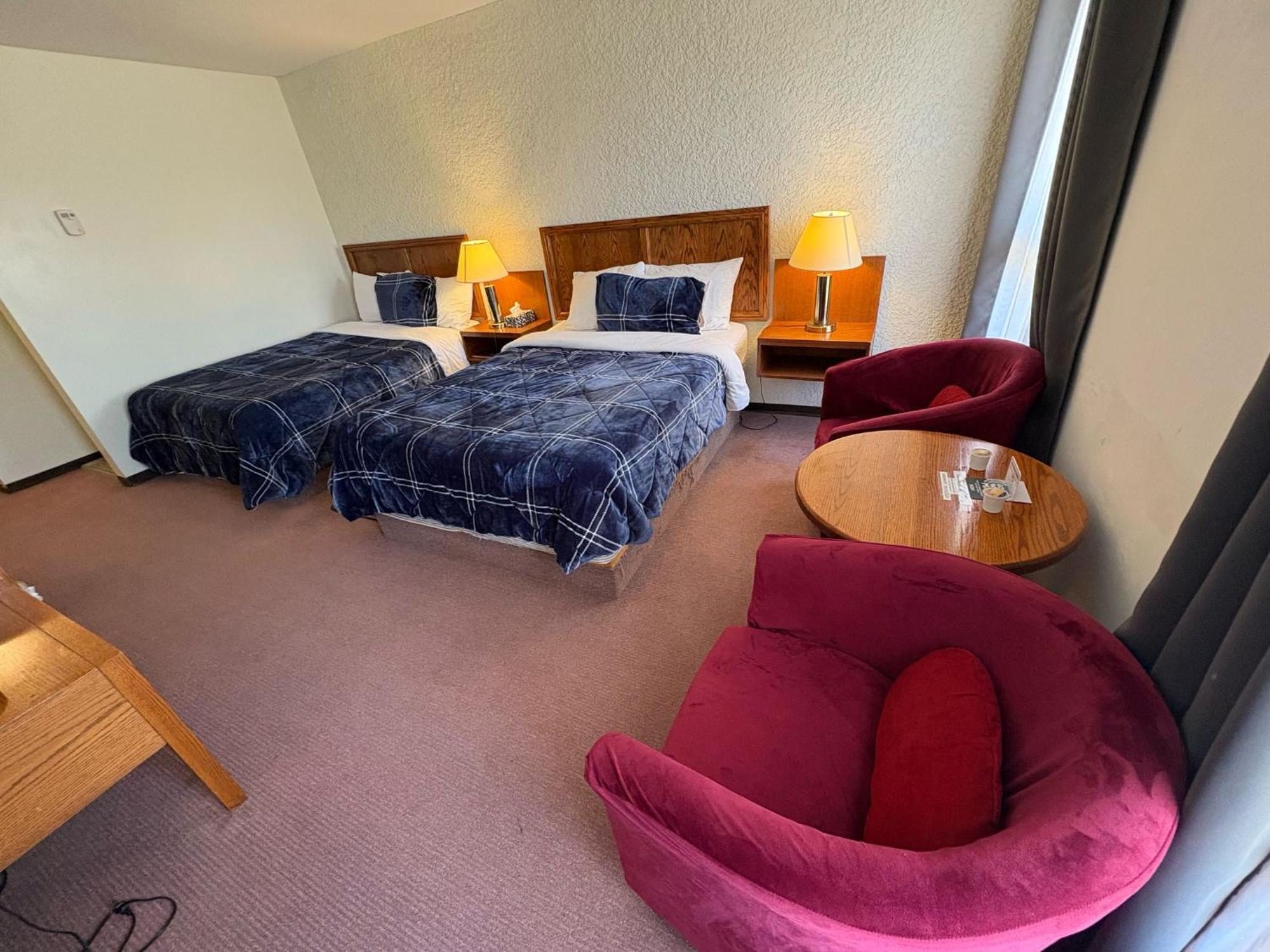Maple Creek Motor Inn 外观 照片