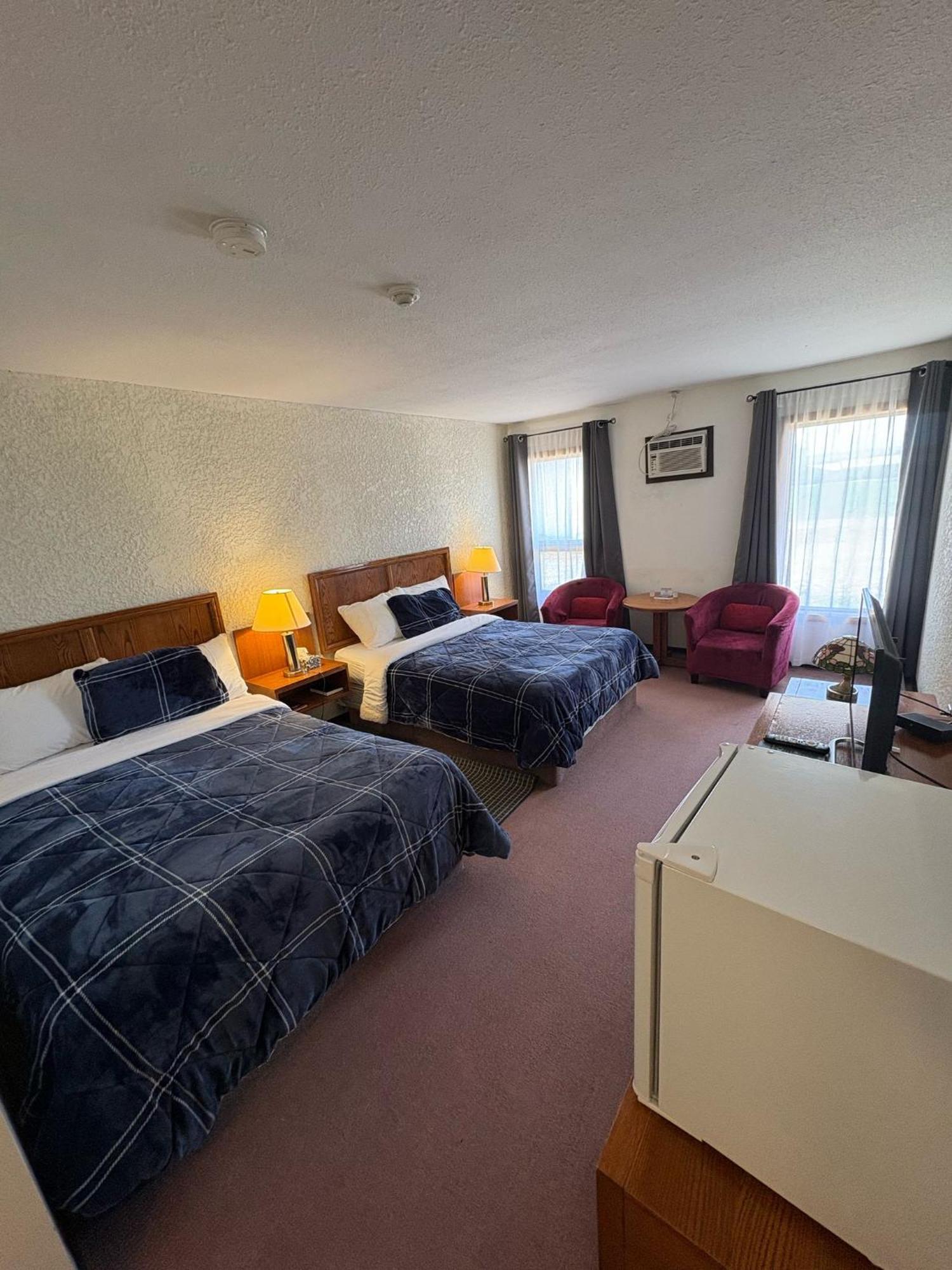 Maple Creek Motor Inn 外观 照片