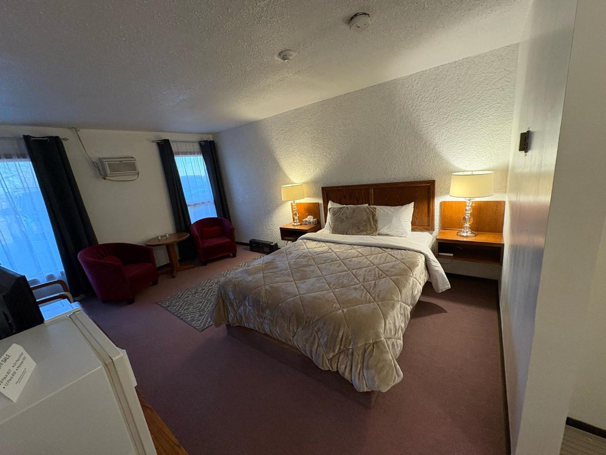 Maple Creek Motor Inn 外观 照片