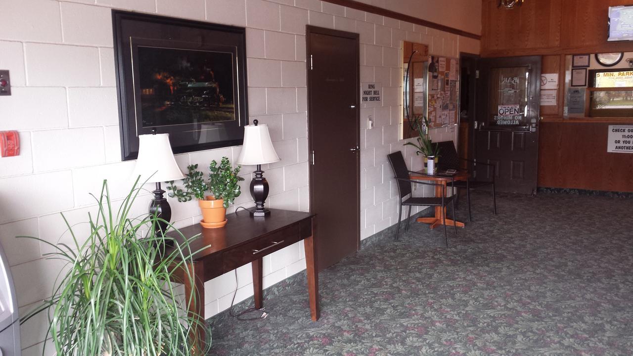 Maple Creek Motor Inn 外观 照片