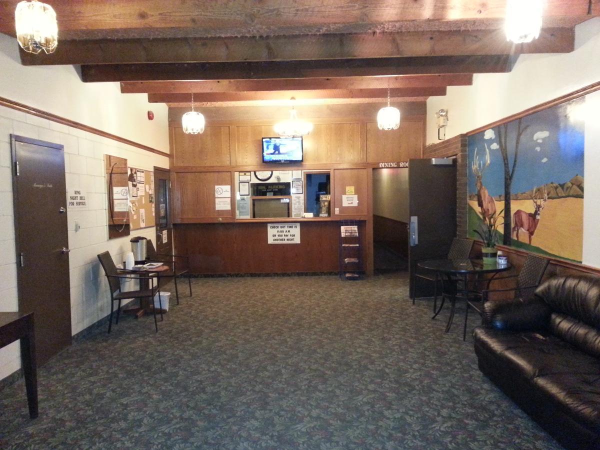 Maple Creek Motor Inn 外观 照片