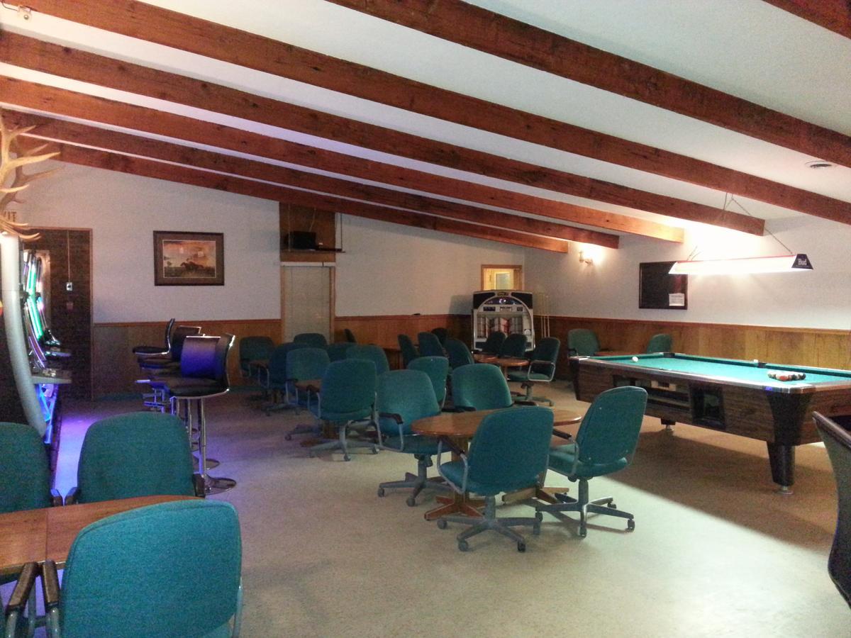 Maple Creek Motor Inn 外观 照片