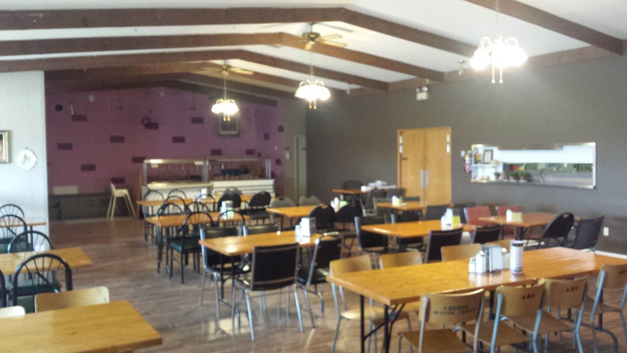 Maple Creek Motor Inn 外观 照片