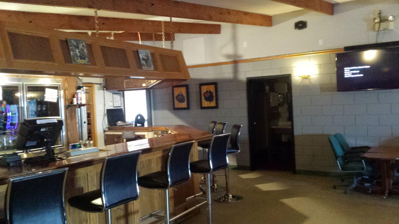 Maple Creek Motor Inn 外观 照片
