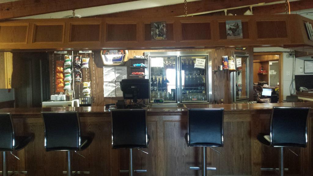 Maple Creek Motor Inn 外观 照片