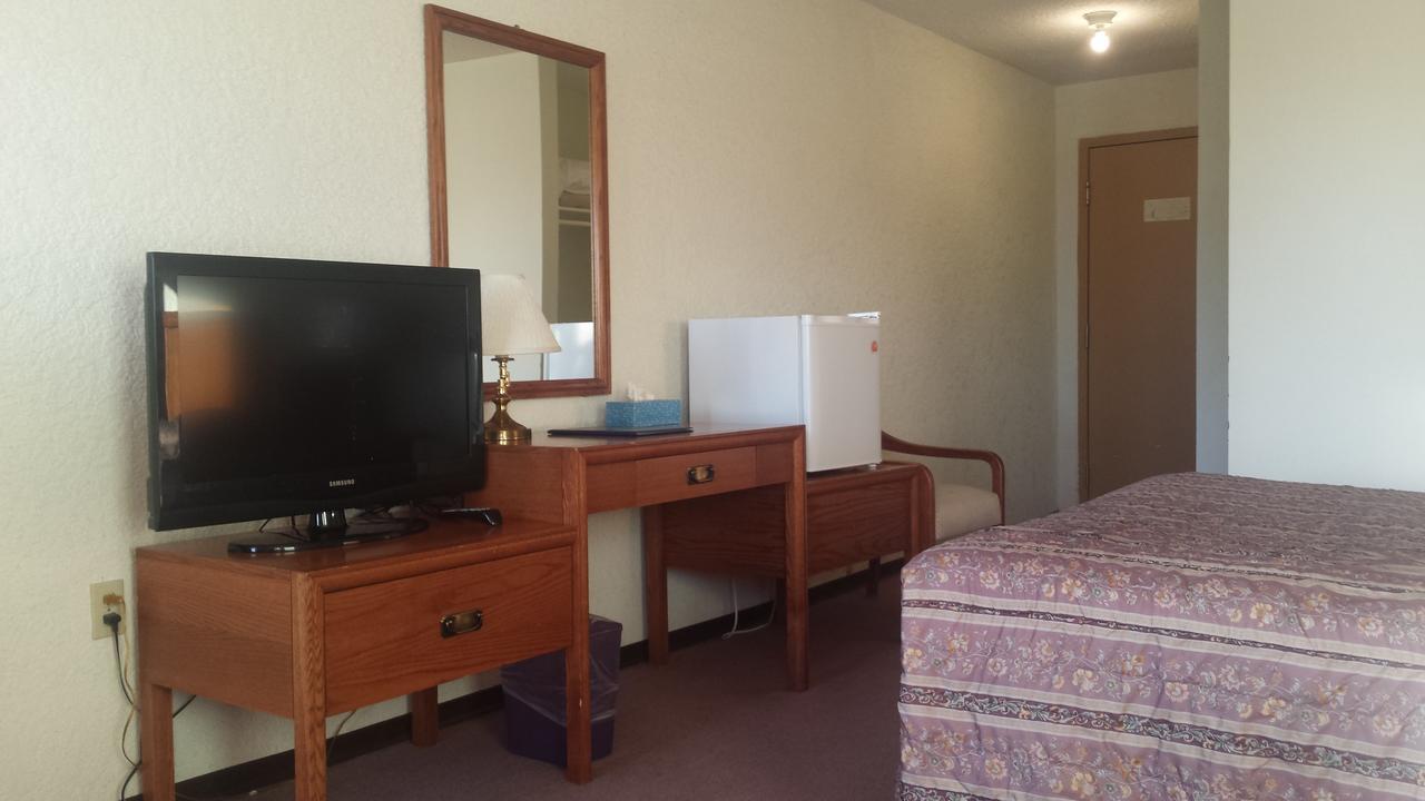 Maple Creek Motor Inn 外观 照片