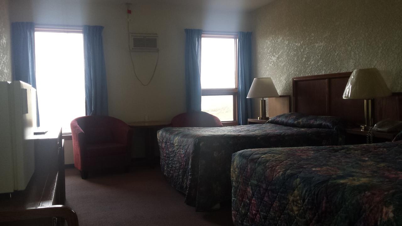 Maple Creek Motor Inn 外观 照片