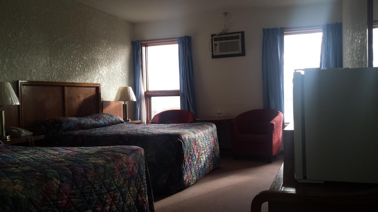 Maple Creek Motor Inn 外观 照片